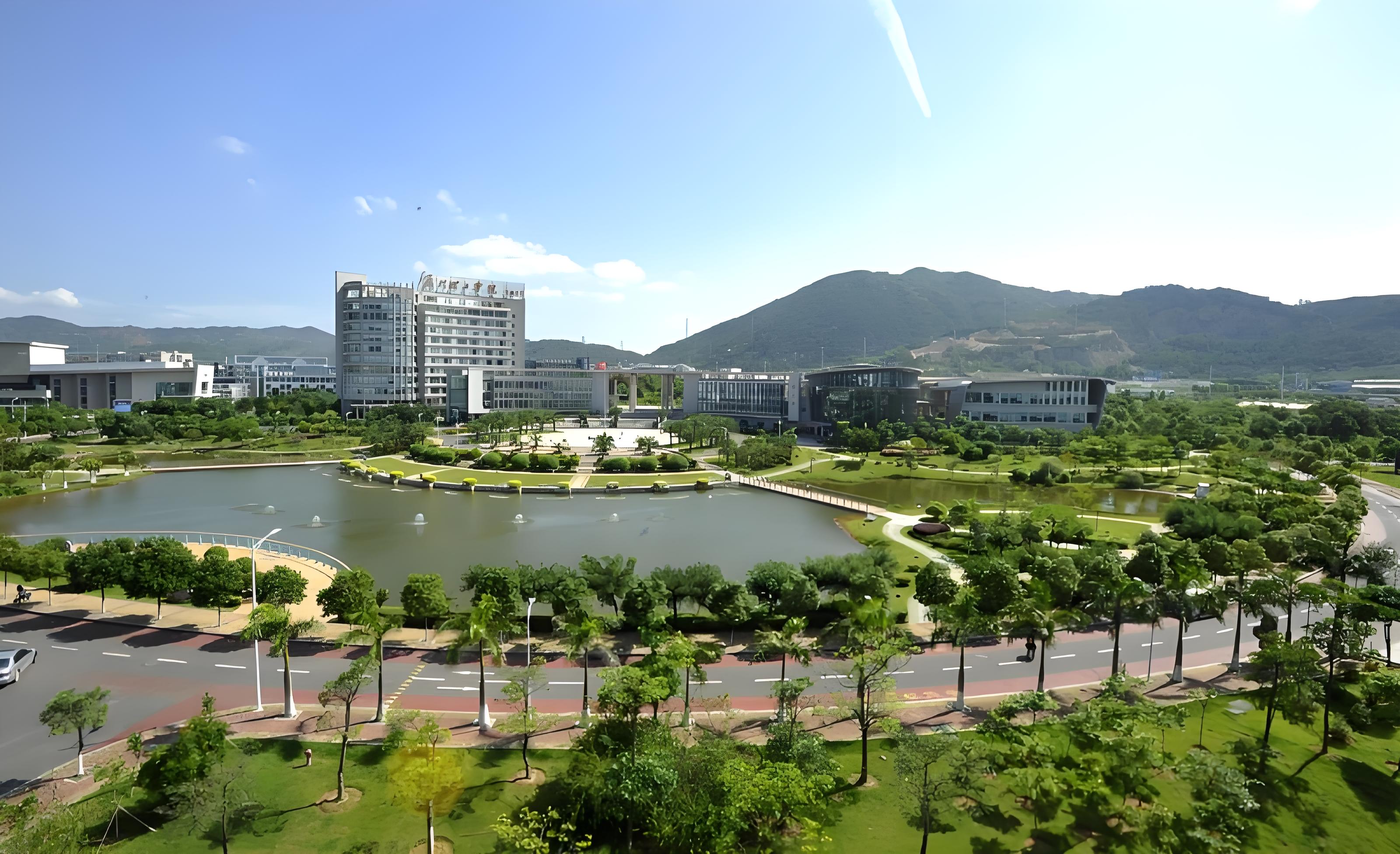 厦门理工学院校园湖景